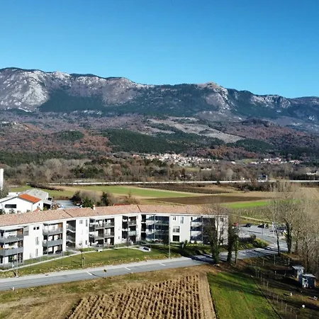 Apartma Ksenija 아파트 Crnice